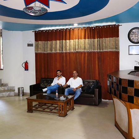 Hotel River Bank Mandi Bagian luar foto