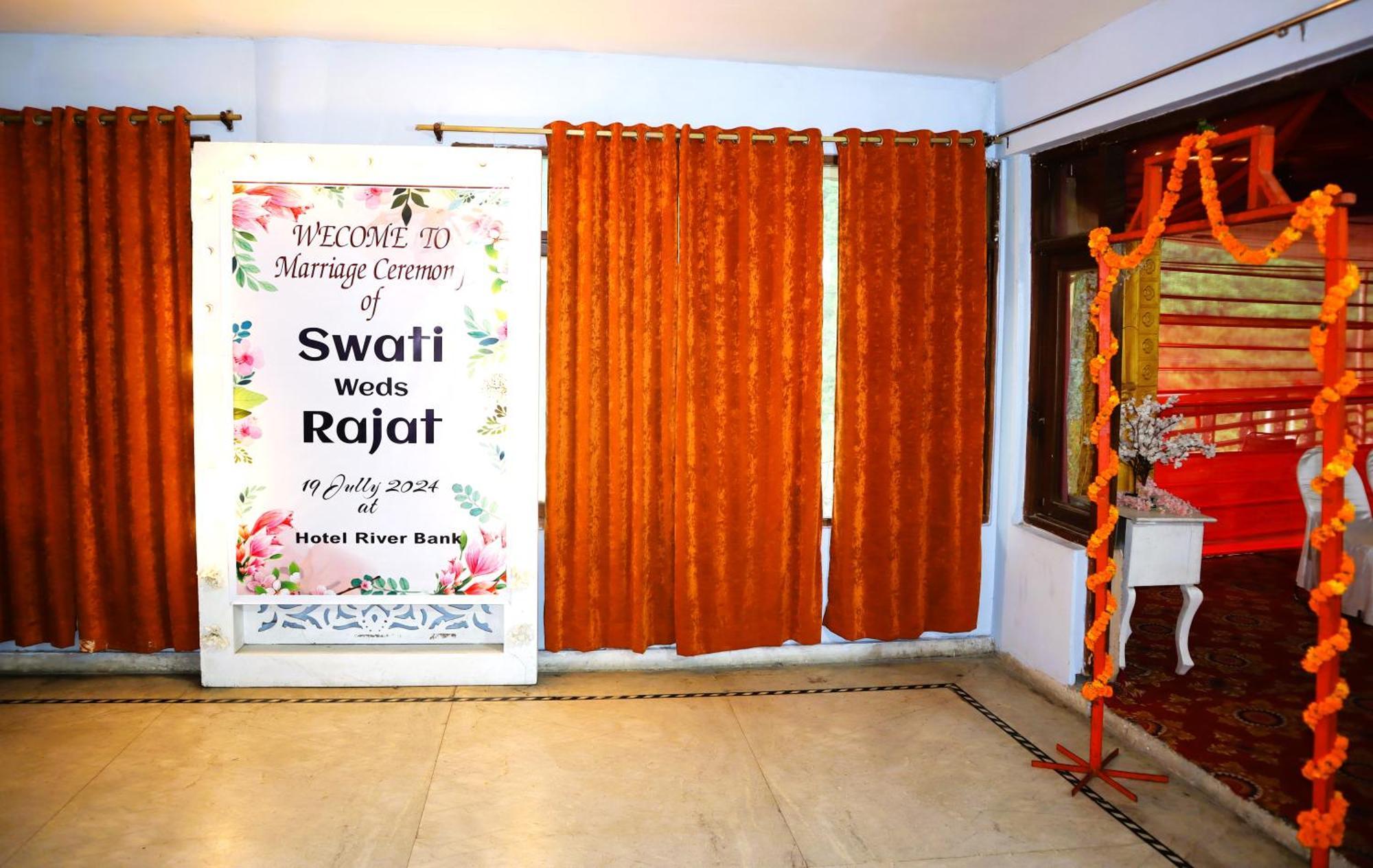 Hotel River Bank Mandi Bagian luar foto